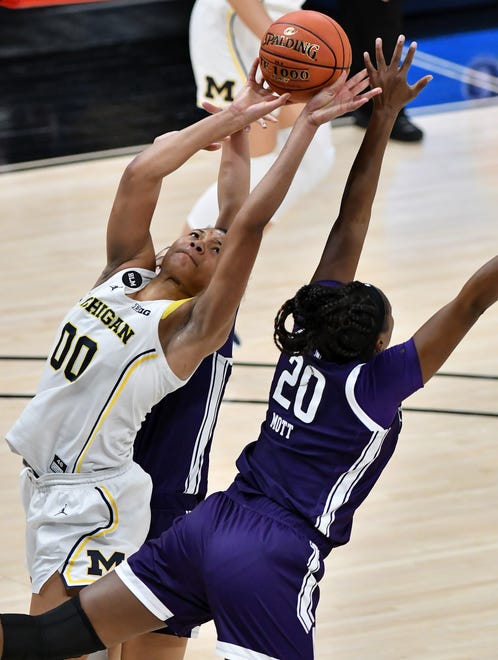 Michigan forward Naz Hillmon (00) tries to put up a shot over Northwestern forward Paige Mott (20) in the second half of the Big Ten tournament.