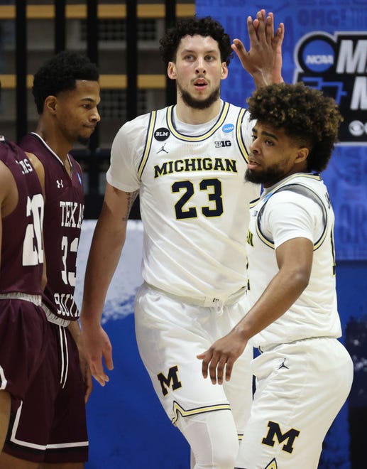 Brandon Johns Jr. (23) of the Michigan Wolverines reacts with Mike Smith (12) during the first half.