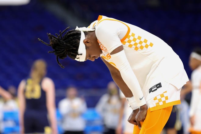 Tennessee's Rennia Davis (0) reacts in the final minutes of their loss.