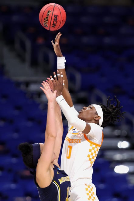 Tennessee's Rennia Davis (0) puts up a basket over Michigan's Hailey Brown (15) during the first half.