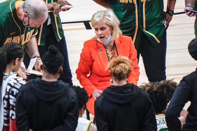 Baylor head coach Kim Mulkey talks to her players during the first half.
