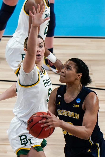 Michigan's Naz Hillmon looks to shoot against Baylor's Caitlin Bickle.
