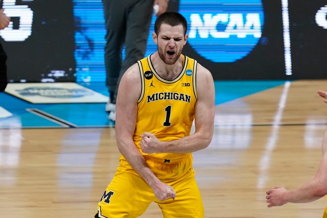 Michigan center Hunter Dickinson (1) celebrates after making a basket during the second half.