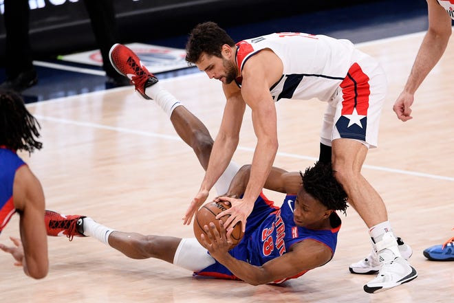 Washington Wizards guard Raul Neto, top, fights for the ball against Detroit Pistons guard Saben Lee (38) during the first half.