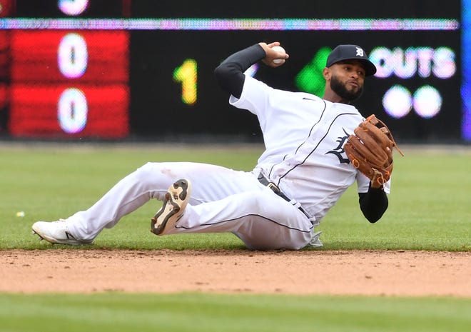 Tigers second baseman Willi Castro makes a throw from the ground in the seventh inning.