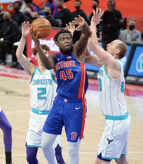 Pistons' Sekou Doumbouya scores over Hornets' 
Cody Zeller in the fourth quarter.