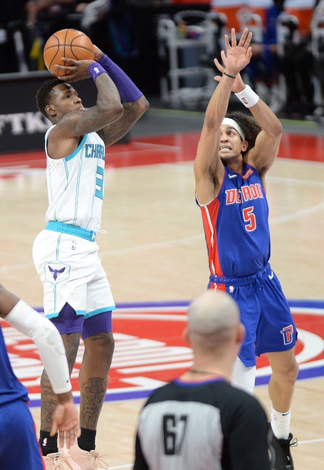 Hornets' Terry Rozier shoots over Pistons' Frank Jackson in the second quarter.