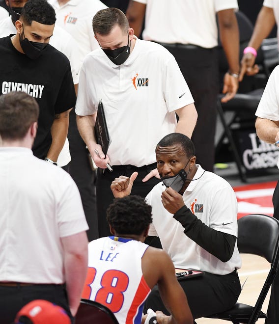 Pistons head coach Dwane Casey gives instructions to his team during a timeout in the fourth quarter.