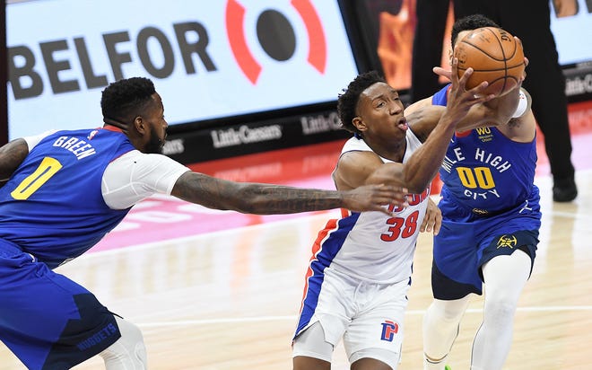 Pistons' Saben Lee drives past Nuggets' JaMychal Green in the second quarter.