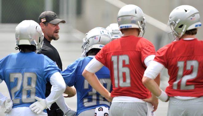 Lions head coach Dan Campbell addresses members of the offense during practice.