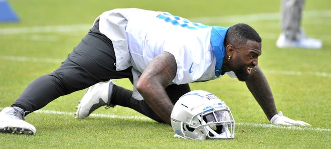 Lions defensive lineman Michael Brockers (91) stretches out during practice at the team's training facility in Allen Park on Thursday, June 3, 2021.