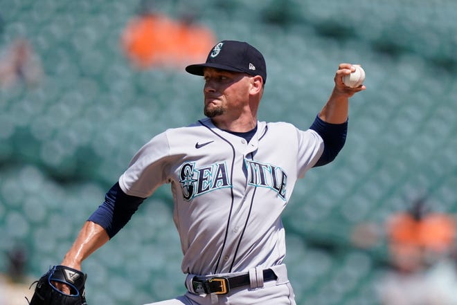 Seattle Mariners relief pitcher Anthony Misiewicz throws during the sixth inning.
