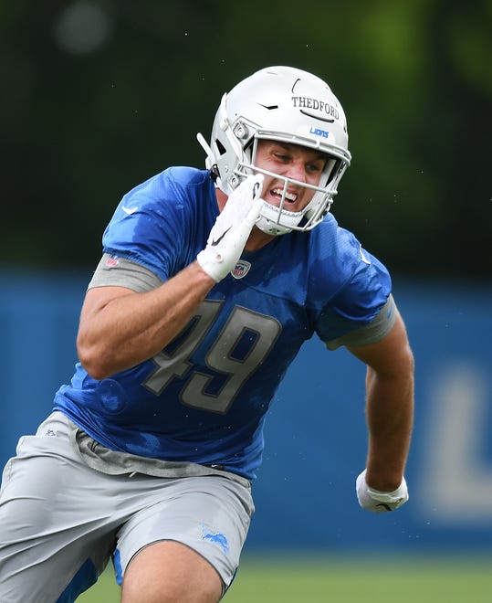 Lions tight end Hunter Thedford heads up the field during drills.