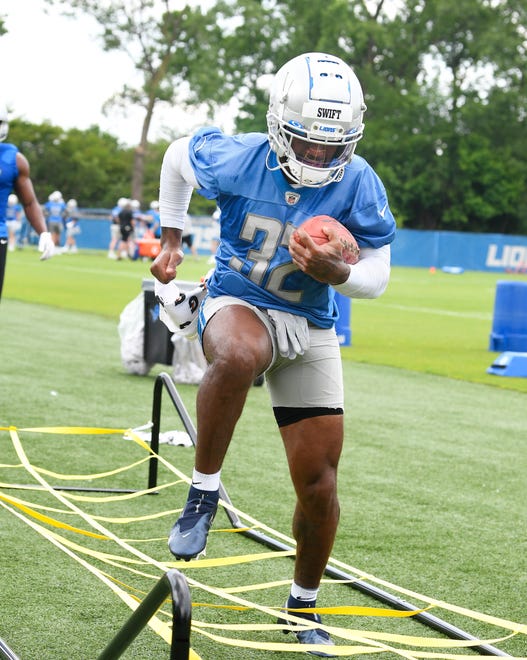 Lions running back D'Andre Swift works through the ropes during drills.