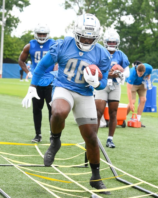 Lions running back Michael Warren works through the ropes during drills.