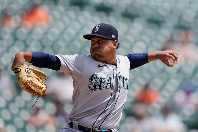Seattle Mariners starting pitcher Justus Sheffield throws during the first inning.
