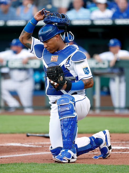 Royals' Salvador Perez (13 ) reacts after the Tigers score during the 1st inning.