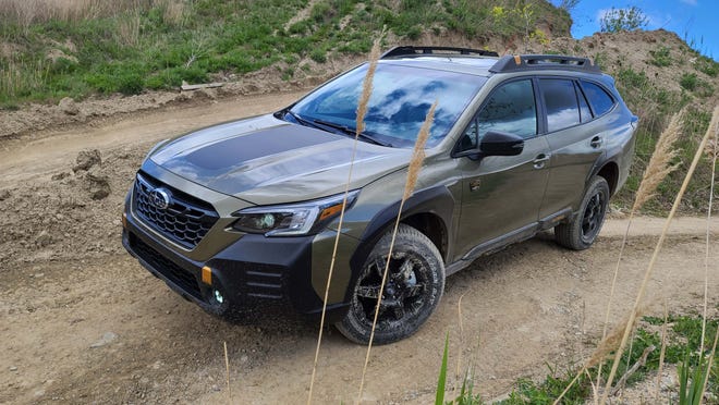 Black sideburns, black fender cladding and load-bearing roof rails distinguish the 2022 Subaru Outback Wilderness.