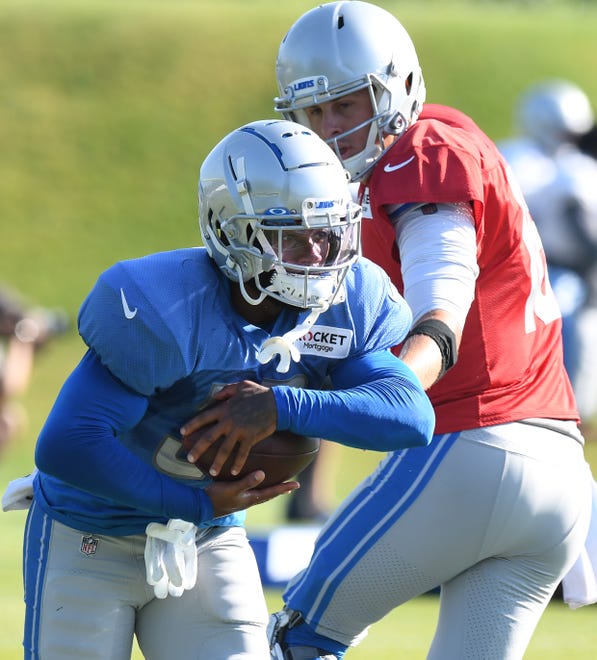 Lions running back D'Andre Swift takes the handoff from quarterback Jared Goff during drills.