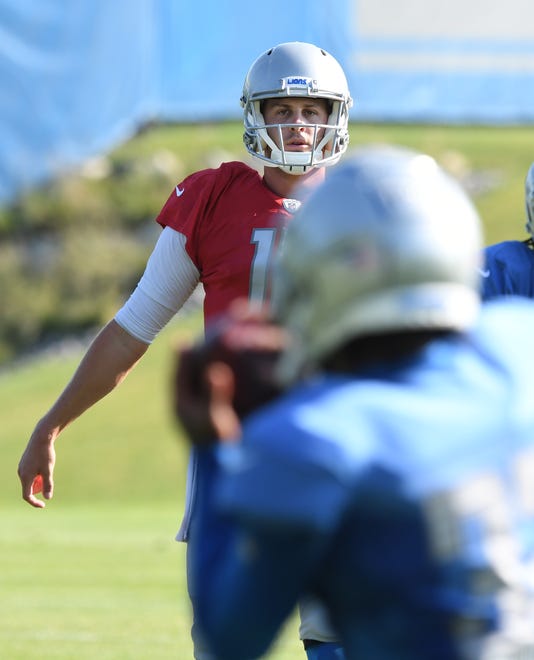 Lions quarterback throws a reception to running back D'Andre Swift during drills.