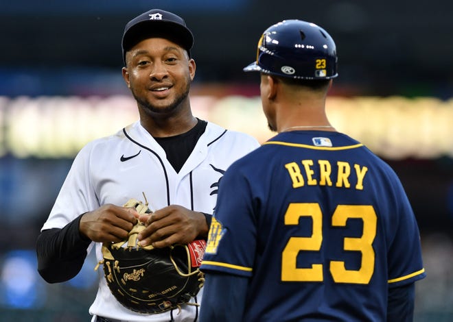 Tigers first baseman Jonathan Schoop talks with former Tiger Quintin Berry, now first base coach with the Brewers.
