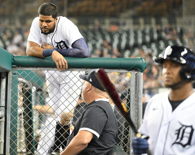 Tigers' Jeimer Candelario, top, talks with hitting coach Scott Coolbaugh in the sixth inning.