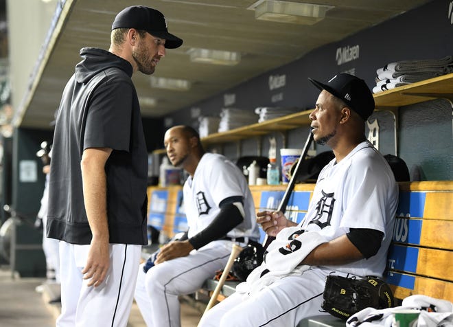 From left, Tigers pitching coach Chris Fetter talks with pitcher Wily Peralta in the dugout in the sixth inning.