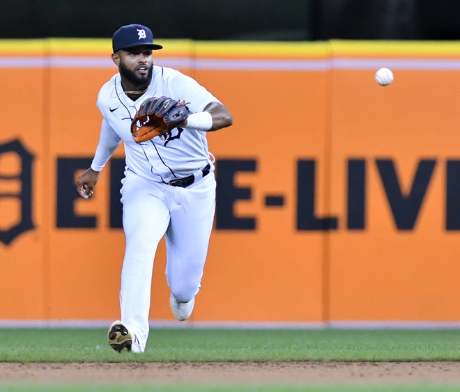 Tigers second baseman Willi Castro fields a ground ball in the fifth inning.