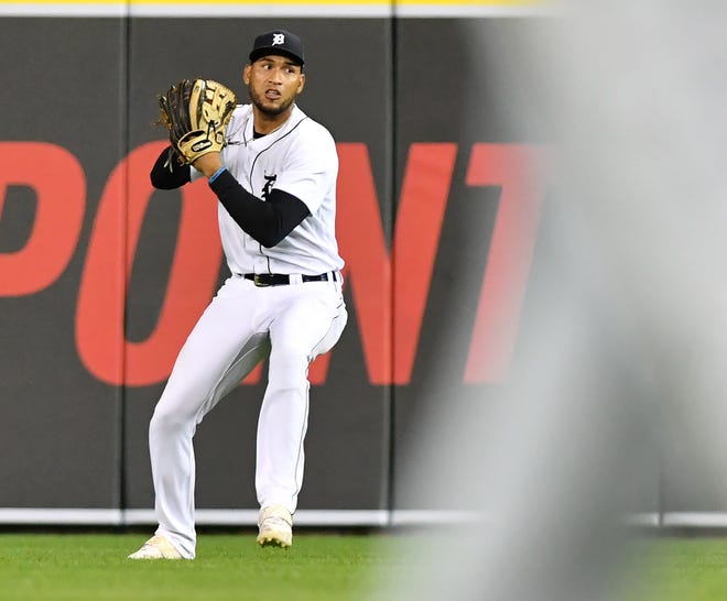 After making a catch, Tigers right fielder Victor Reyes prepares to throw to home in the eleventh inning.