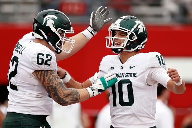 Michigan State quarterback Payton Thorne (10) reacts to a touchdown against Rutgers during the first half.