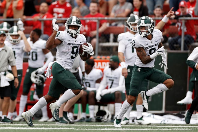 Michigan State running back Kenneth Walker III (9) runs on his way to scoring a 94-yard touchdown against Rutgers during the second half.
