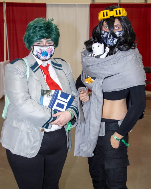 Alex York, left and Stephanie Barnes of West Virginia pose as 'My Hero Acodemia' characters Aizawg and Deku during the Motor City Comic Con event.