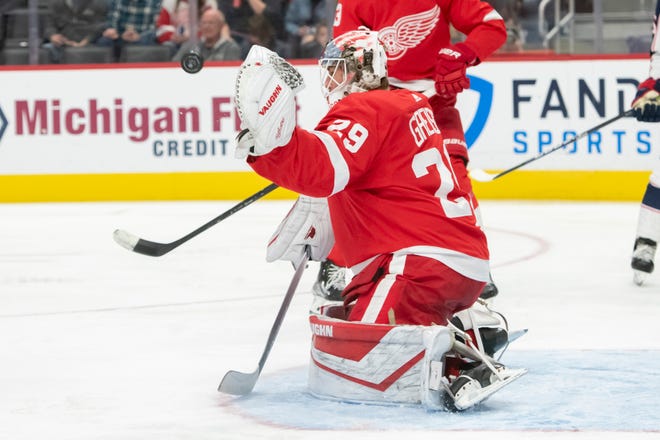 Detroit goaltender Thomas Greiss makes a save during the second period.