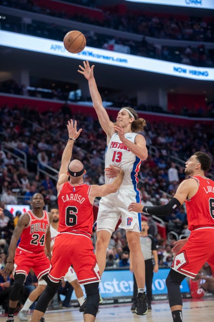 Detroit forward Kelly Olynyk shoots the ball over Chicago guard Alex Caruso during the third quarter.
