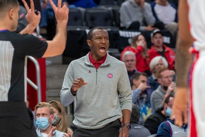 Detroit head coach Dwane Casey calls out to his players during the first quarter.