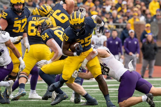 Michigan running back Hassan Haskins runs the ball during the second quarter.