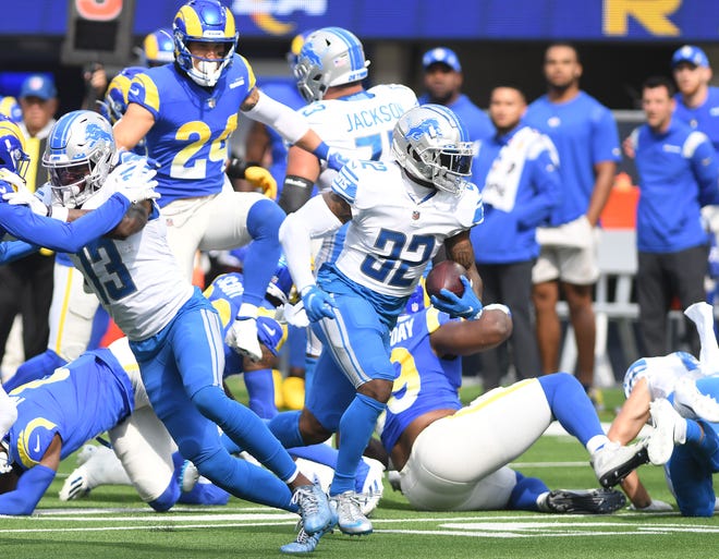 Lions running back D'Andre Swift regains his balance after a reception and takes it all the way down the field for a touchdown in the first quarter.