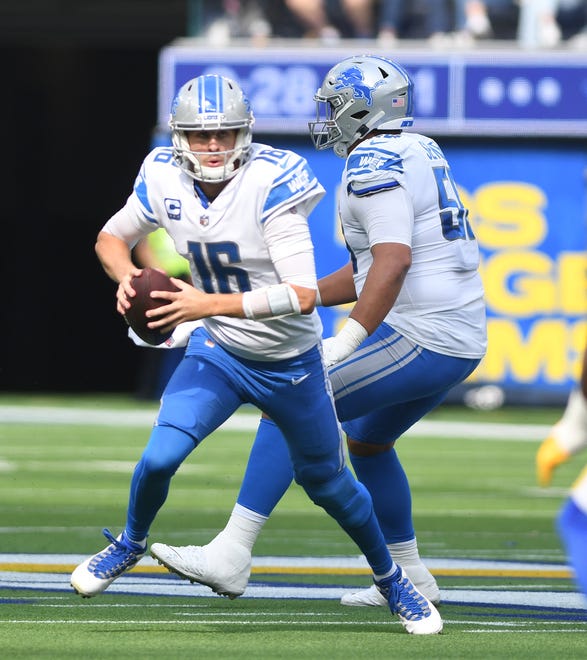 Lions quarterback Jared Goff takes off running for a gain in the first quarter.