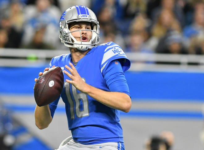 Lions quarterback Jared Goff (16) looks to pass in the fourth quarter.