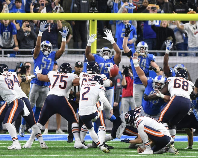 Bears kicker Cairo Santos puts the game winning field goal through the uprights in a victory over Detroit 16-14.