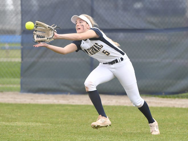 Algonac's junior Ella Stephenson stretches to get an out during the 1-0 victory over Macomb Dakota in Macomb, Michigan on May 5, 2022.