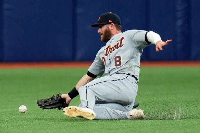 Detroit Tigers right fielder Robbie Grossman can't make the catch on an RBI single by Tampa Bay Rays' Ji-Man Choi during the seventh inning.