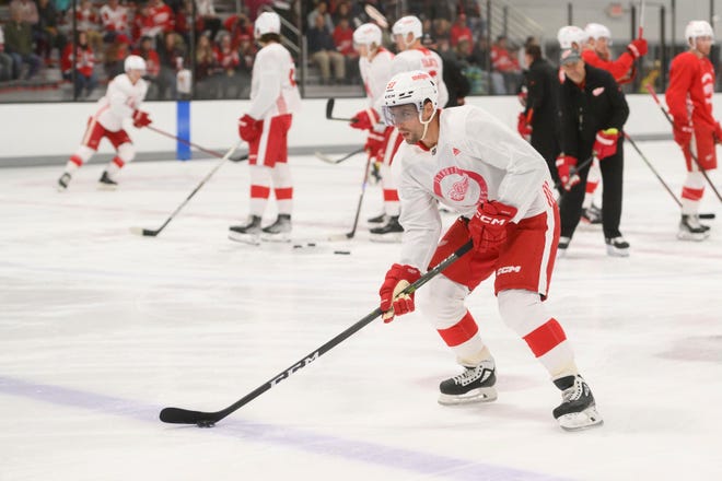 Left wing David Perron moves the puck up the ice during the Red Wings’ training camp at Centre Ice Arena.