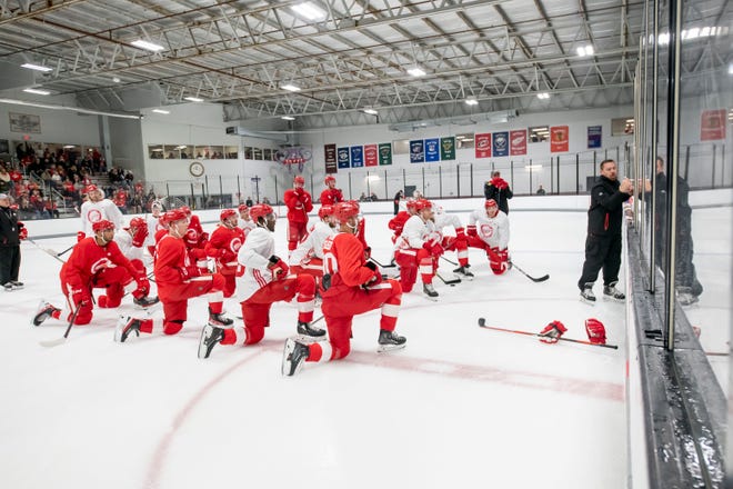 Assistant coach Jay Varady, right, goes over plays with the team during the Red Wings’ training camp at Centre Ice Arena.