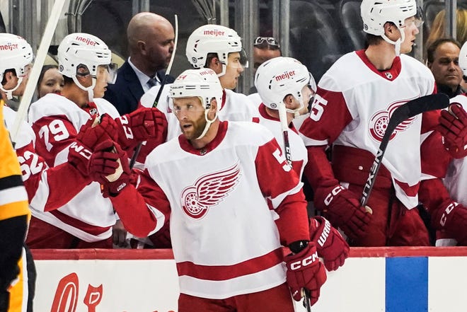 Red Wings' Steven Kampfer, center, is congratulated after he scored against the Penguins during the second period.