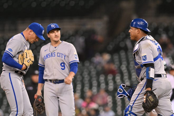 Royals catcher Salvador Perez, right, comes out to talk with pitcher Anthony Misiewicz and first baseman Vinnie Pasquantino (9) in the 10th inning.