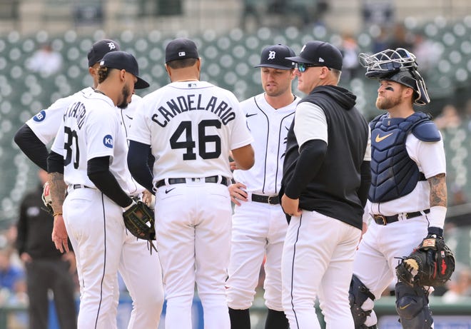 Tigers manager AJ Hinch with the infield during a pitching change in the eighth inning.