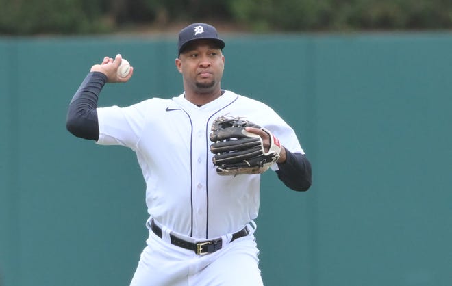 Tigers second baseman Jonathan Schoop throws to first in the second inning.