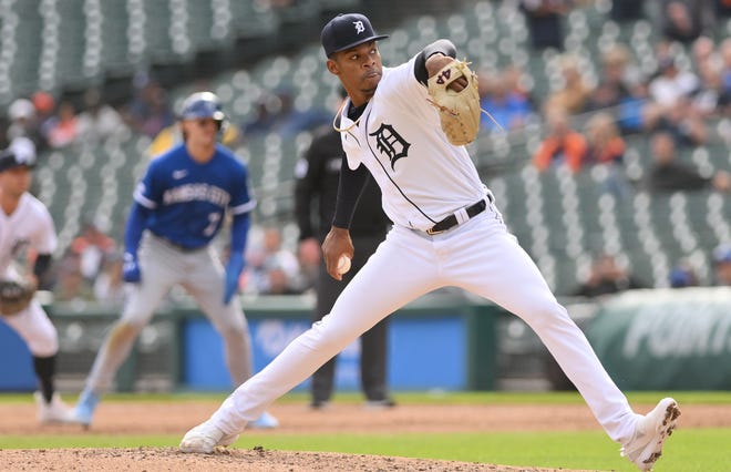 Tigers pitcher Angel De Jesus delivers a pitch in the ninth inning.
