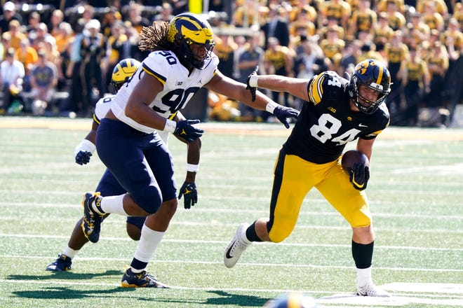 Iowa tight end Sam LaPorta (84) runs from Michigan linebacker Mike Morris (90) after catching a pass during the second half.